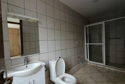 5 Bed Townhouse with En Suite in Westlands Area