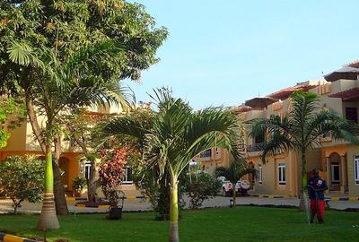 5 Bed Villa with En Suite at Hr65