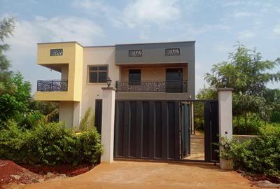 4 Bed Villa with En Suite at Centre Piece