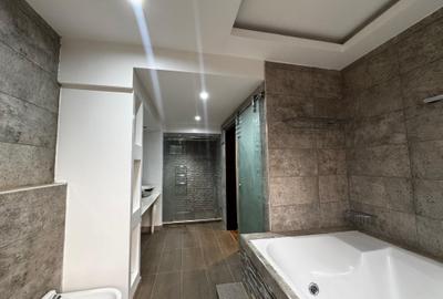 8 Bed House with En Suite in Kyuna
