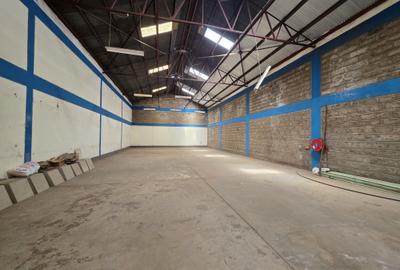 4,500 ft² Warehouse with Parking in Industrial Area