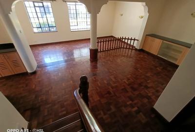 5 Bed Townhouse with En Suite in Lavington - 3