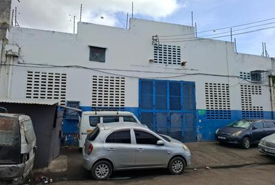 5,000 ft² Warehouse with Service Charge Included at Workshop Road