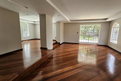 5 Bed House with En Suite in Runda - 4