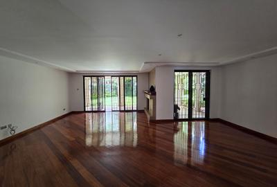 5 Bed Townhouse with En Suite in Lavington - 2