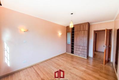 Serviced 2 Bed Apartment with En Suite at Argwings Kodhek - 3