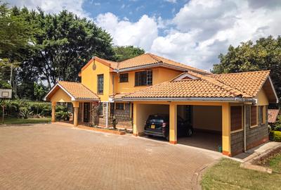4 Bed House with En Suite at Manga Close - 2