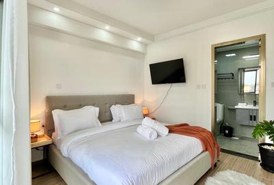 Serviced 2 Bed Apartment with En Suite at Riverside Drive - 3