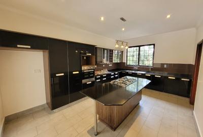 3 Bed Apartment with En Suite in Westlands Area - 3