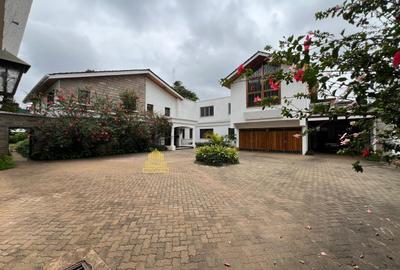 6 Bed House with En Suite in Spring Valley