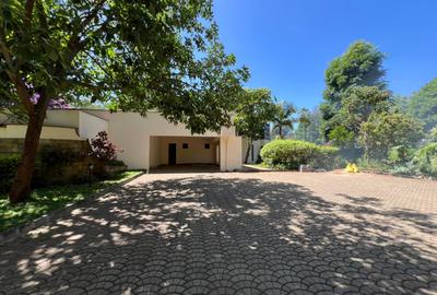 4 Bed Villa with En Suite in Spring Valley