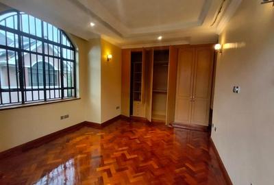 4 Bed Townhouse with En Suite at Lavington