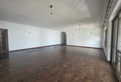 4 Bed Apartment with En Suite at Brookside Drive - 4