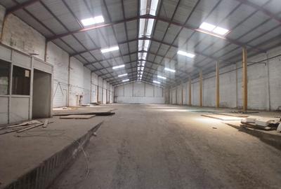 14,000 ft² Warehouse with Parking in Industrial Area - 3