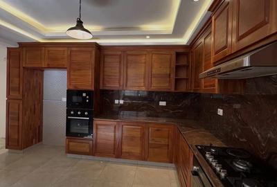 6 Bed Townhouse with En Suite in Lavington - 2