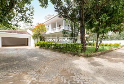 6 Bed House with En Suite in Karen