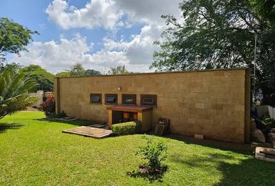 9 Bed House with En Suite at Lavington Green - 4