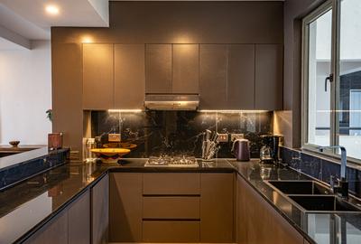 Furnished 3 Bed Apartment with En Suite in Brookside