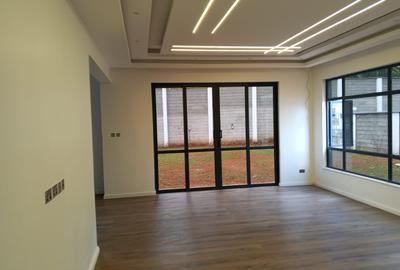 5 Bed Townhouse with En Suite in Lavington - 2