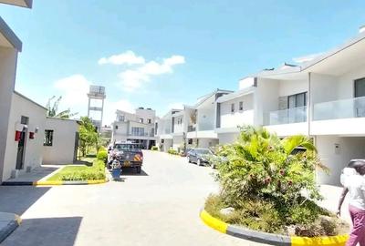 4 Bed Townhouse with En Suite at Syokimau