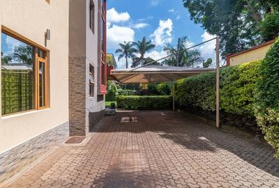 5 Bed Townhouse with En Suite in Lavington - 4