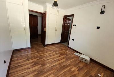 4 Bed Townhouse with En Suite at Lavington - 4