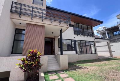 4 Bed House with En Suite in Membley