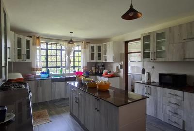 6 Bed House with En Suite in Runda - 2