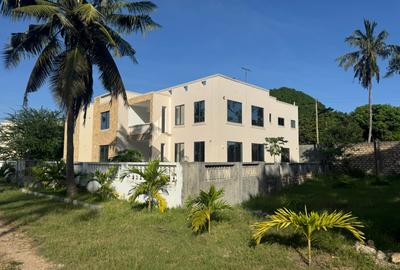 5 Bed House with En Suite in Kikambala