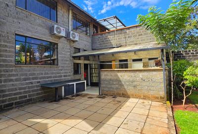 5 Bed Townhouse with En Suite in Westlands Area - 2