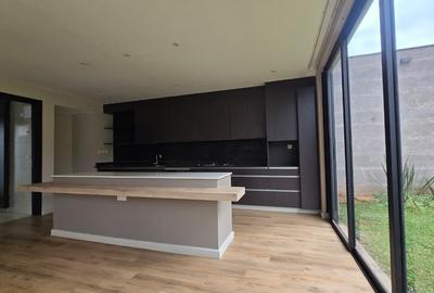 4 Bed House with En Suite in Runda - 3