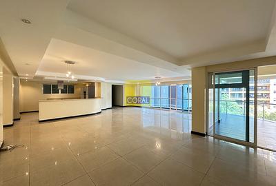 3 Bed Apartment in Riverside - 2