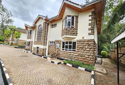 5 Bed House with En Suite in Lavington