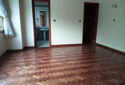 5 Bed House with En Suite in Runda - 4