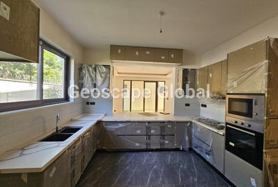 6 Bed Townhouse with En Suite in Lavington - 3