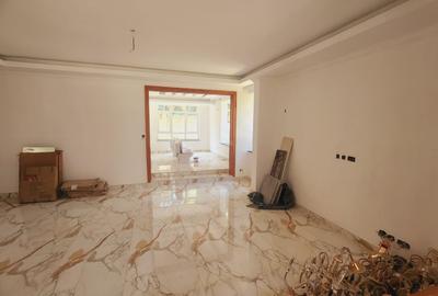 5 Bed Villa with En Suite at Lavington - 3