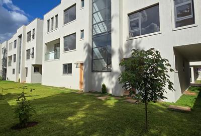 5 Bed Townhouse with En Suite at Lavington Green - 3