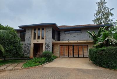 5 Bed House with En Suite in Runda