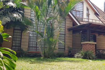 5 Bed Townhouse with En Suite at Lavington - 3