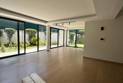 5 Bed Villa with En Suite at Lavington - 2