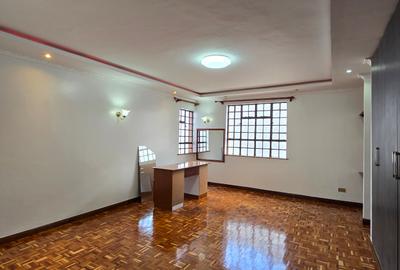 5 Bed House with En Suite in Runda - 4