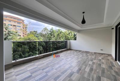 3 Bed Apartment with Swimming Pool in Riverside