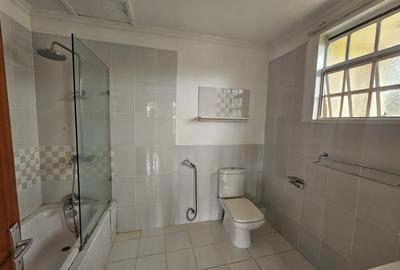 4 Bed Villa with En Suite in Nyari - 3