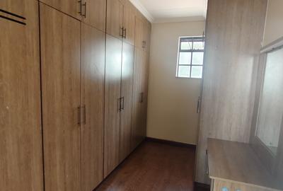 3 Bed Apartment with En Suite in Riverside - 4