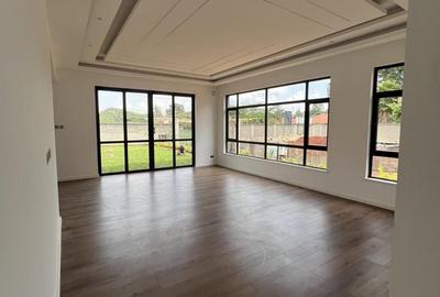 5 Bed Townhouse with En Suite in Lavington - 3