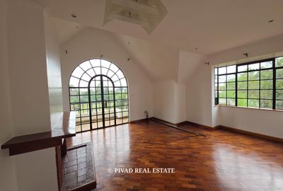 4 Bed House with Swimming Pool in Garden Estate - 4