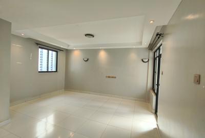 1 Bed Apartment with En Suite at Parklands - 2