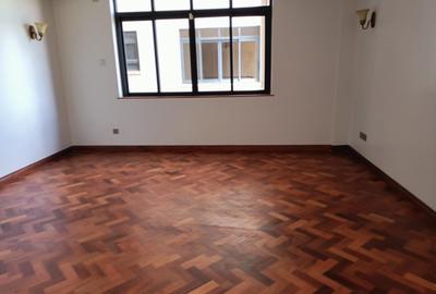 4 Bed Apartment with En Suite in Riverside - 3