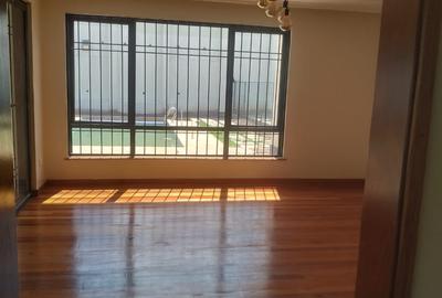 6 Bed Townhouse with En Suite in Westlands Area