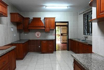 5 Bed House with En Suite at Near Lavington Mall